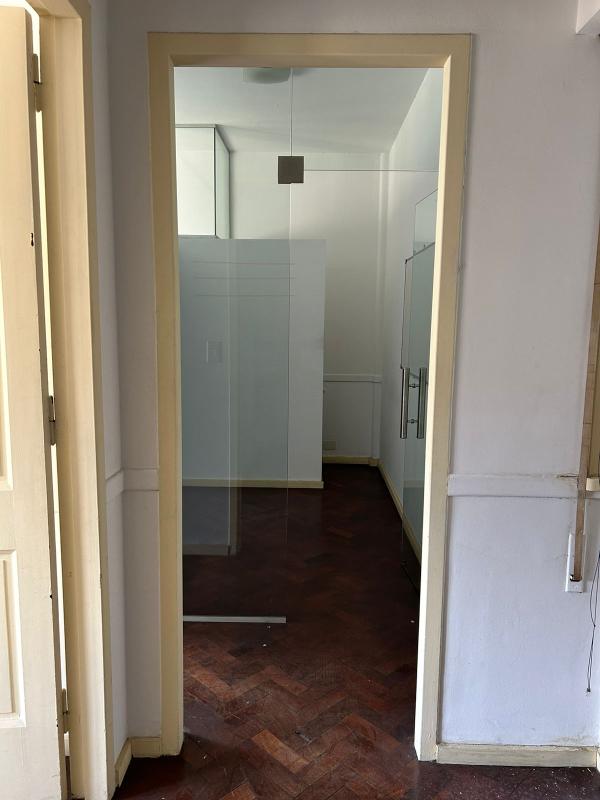 Tribunales - Uruguay 560 - OFICINA EN VENTA / ALQUILER