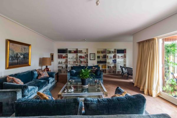 Esmeralda 1066, Retiro