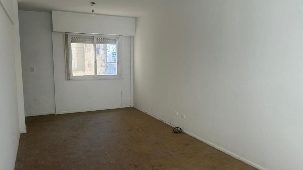 Rivadavia 822, Monserrat